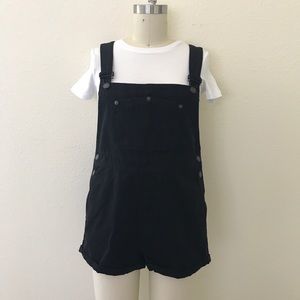 Brandy Melville overall shorts/t-shirt set